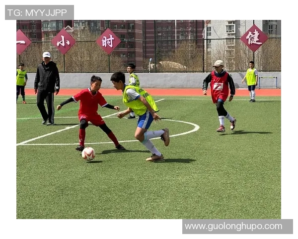 足球躁动的时代:探索足球文化与激情交融的魅力之旅 足球躁动的时代:探索足球文化与激情交融的魅力之旅